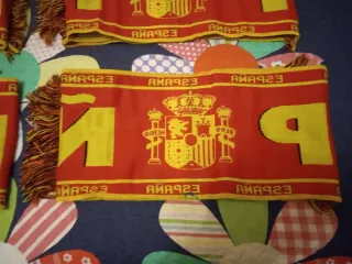 Tengo 4 bufanas .si se queda paga 3 y una de regal