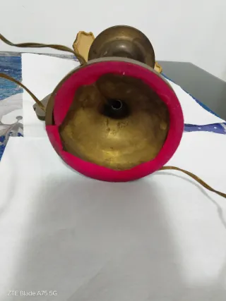 Lampada vintage antica in metallo e tessuto