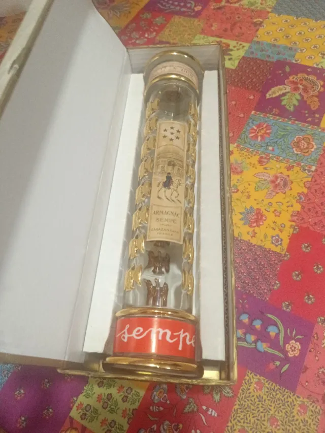 Botella de cristal decorada