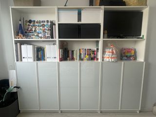 Estantería Billy Ikea con puertas blancas