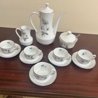 Juego de café de porcelana floral