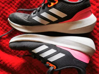 Zapatillas Adidas Negras y Rosas