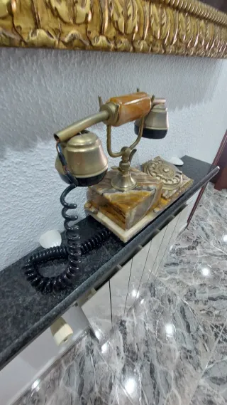 Teléfono Antiguo Vintage Dorado y Multicolor