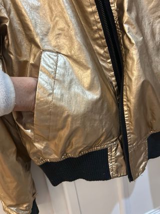 Chaqueta Bomber reversible negra y dorada