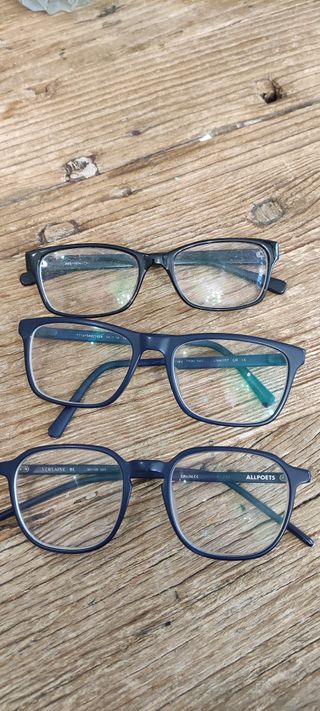 Monturas de gafas usadas, 3 unidades.