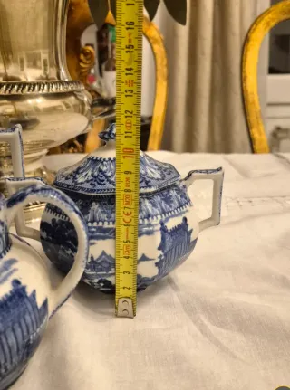 Juego de té inglés antiguo azul y blanco.