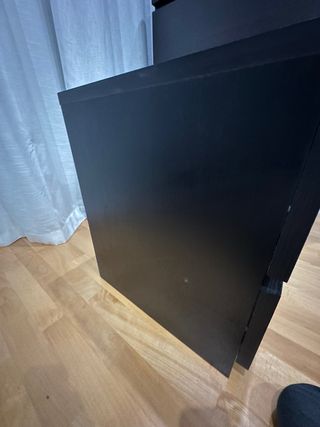 Mesita de noche de madera negra