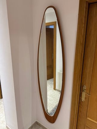 Specchio a figura intera in legno di alta qualità