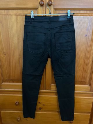 Pantalón efecto piel Stradivarius Talla M