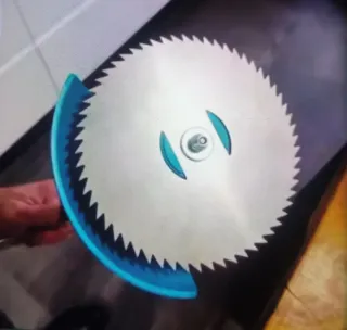 Cortacésped Eléctrico + Desbrozadora + 2 Baterías