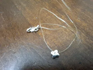 Collana oro bianco punto luce fiore