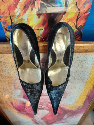 Tacchi eleganti punta nera argento