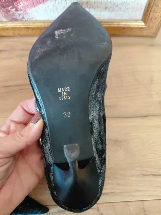 Tacchi eleganti punta nera argento