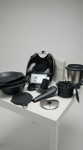 Thermomix TM6 Negra + Accesorios y libro
