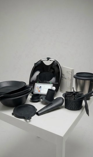Thermomix TM6 Negra + Accesorios y libro