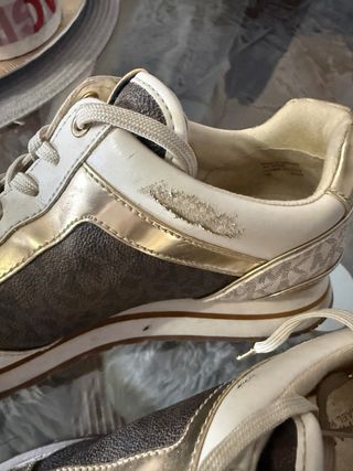 Zapatillas Michael Kors Beige y Dorado,