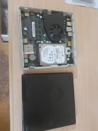 Mini PC ZOTAC Negro con Aro Verde Liminoso