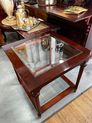 Mesita auxiliar madera noble y cristal biselado