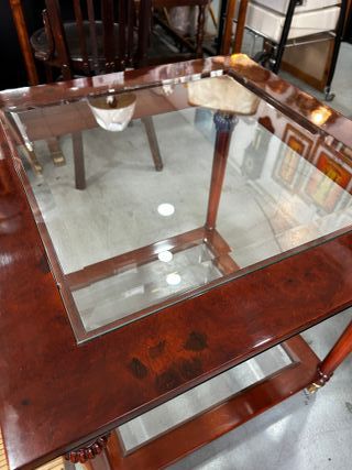 Mesita auxiliar madera noble y cristal biselado