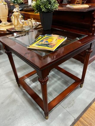 Mesita auxiliar madera noble y cristal biselado