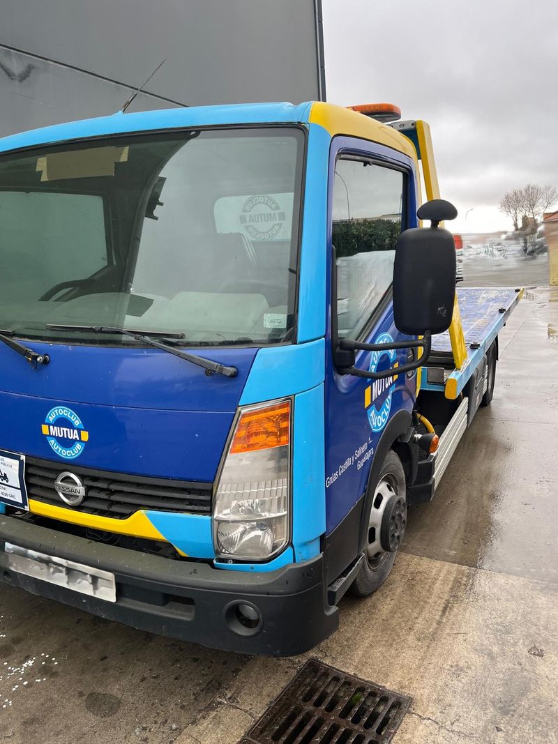 Nissan Cabstar Grúa 2009 - foto 1