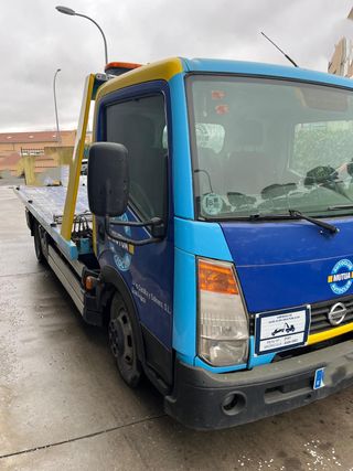 Nissan Cabstar Grúa 2009