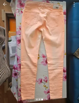 Pantalones vaqueros nuevos de marca