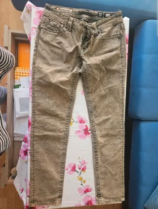 Pantalones vaqueros nuevos de marca