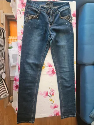 Pantalones vaqueros nuevos de marca