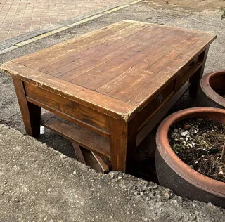 Mesa de madera rústica para restaurar