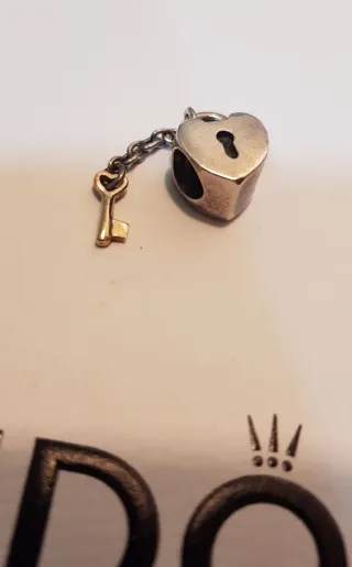 Lote 5 Charms Pandora Corazón, Llave, Lazo