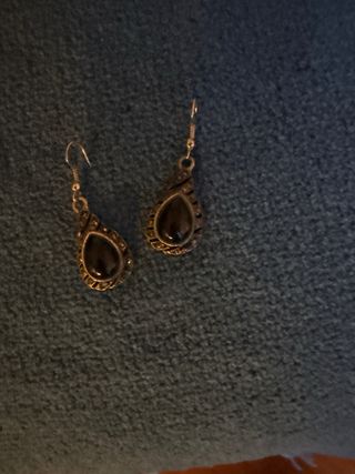 Orecchini pendenti neri e argentati