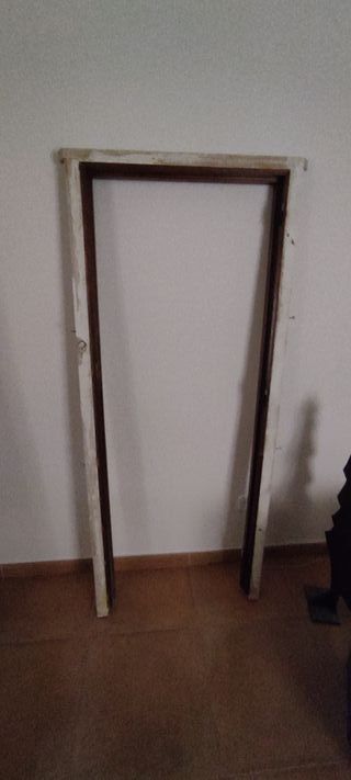 Puerta madera celosía