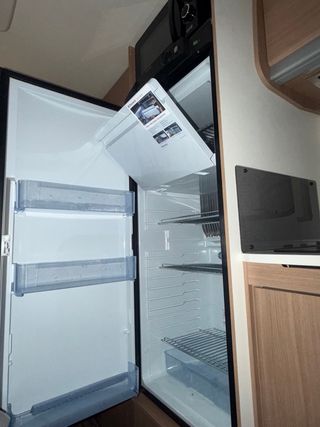 Caravana Adria Aviva con AC, Mover y Nevera Grande