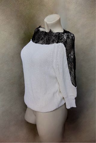 Jersey blanco con encaje negro oversize