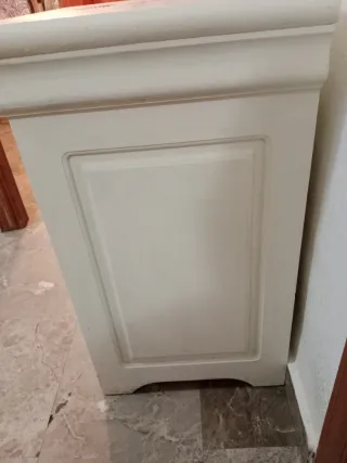 Mesita de noche restaurada decorada  de madera