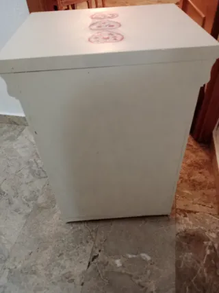 Mesita de noche restaurada decorada  de madera