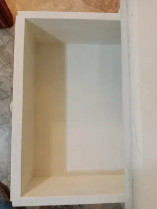 Mesita de noche restaurada decorada  de madera