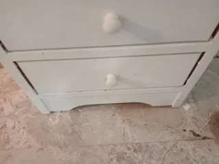 Mesita de noche restaurada decorada  de madera