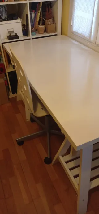 Mesa escritorio y silla