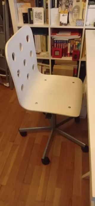 Mesa escritorio y silla