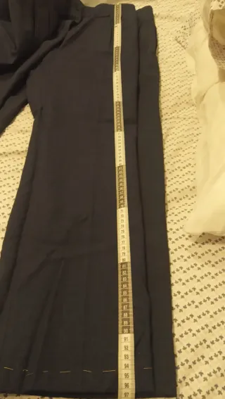 Chaqueta azul de bonito y pantalón