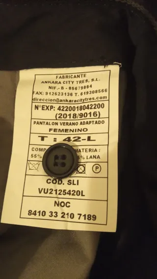 Chaqueta azul de bonito y pantalón