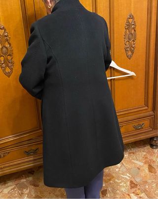 Cappotto donna nero con bottoni dorati
