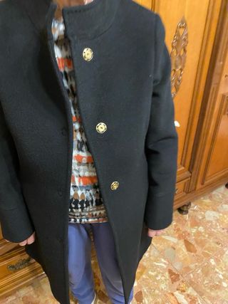 Cappotto donna nero con bottoni dorati