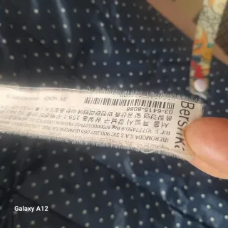 Chaleco acolchado azul con lunares