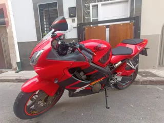 Honda CBR 600F Sport  VENTA O CAMBIO por custom