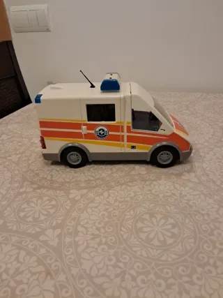 Ambulancia Playmobil
