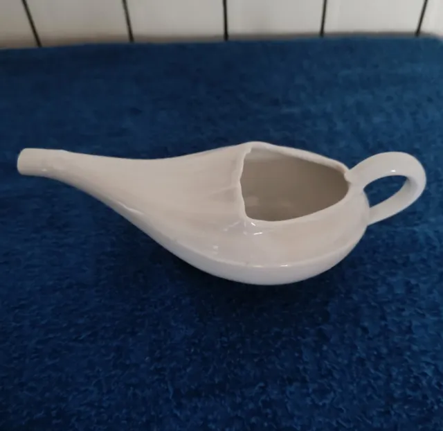 Pistero antiguo de porcelana