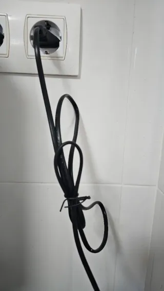 Lámpara de mesa moderna negra